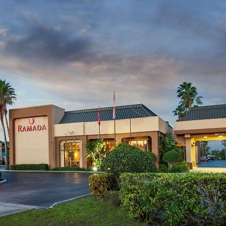 Ramada By Wyndham Orlando Florida Mall Exterior foto