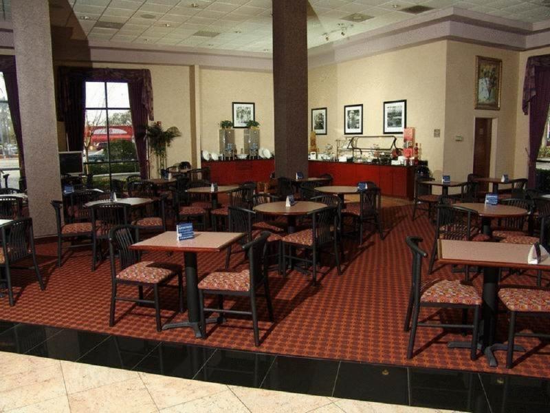 Ramada By Wyndham Orlando Florida Mall Exterior foto